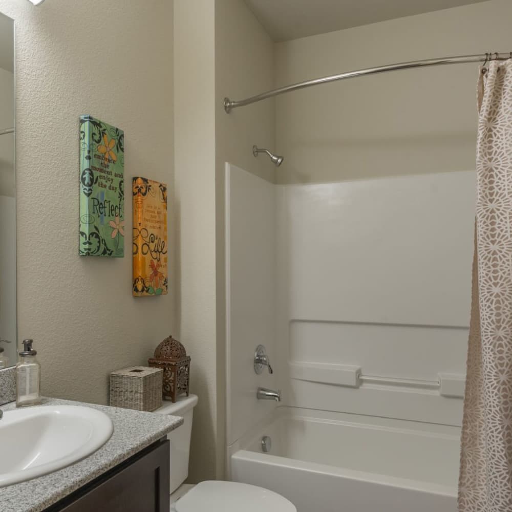 13th-Olive-Bathroom2